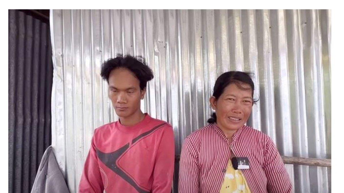 Wanita 57 tahun dinikahi pria 28 tahun.