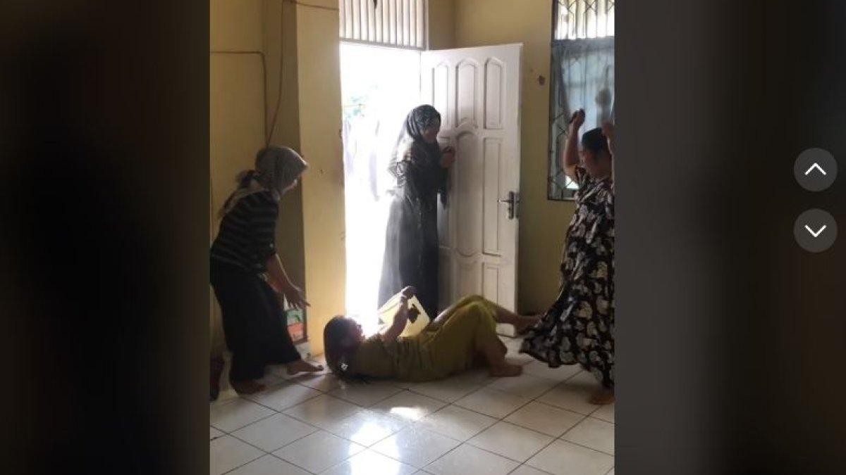 Wanita beri kejutan teman malah apes.s