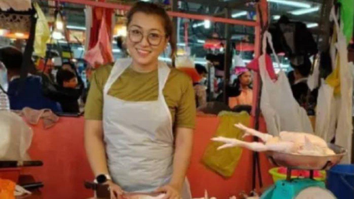 Wanita resign dari pekerjaannya demi bekerja jadi tukang potong 1