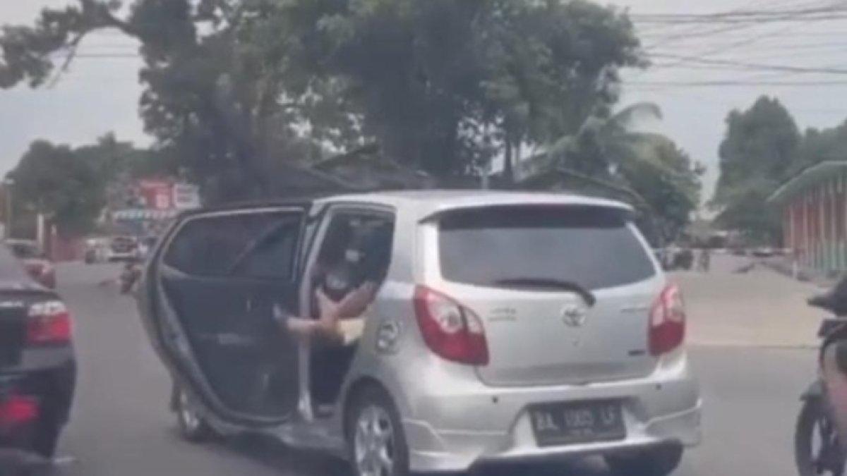 Wanita teriak minta tolong dari dalam mobil di pinggir jalan, kasihan gak ada yang nolongin, ternyata korban KDRT di Padang.