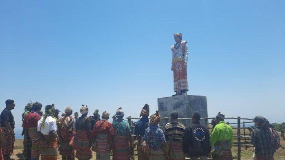 Warga di NTT gelar ritual menari-nari dan doa adat menolak Gibran jadi Cawapres, tak ingin nama baik Jokowi rusak