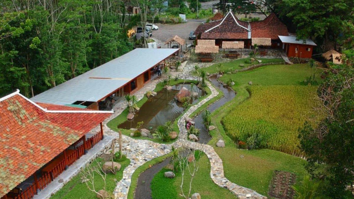 WISATA KULINER - Potret Warung Watoe Gadjah diambil dari Instagram pada Kamis (29/5/2025). Watoe Gadjah berlokasi di Plumbon, Sardonoharjo, Ngaglik, Kabupaten Sleman, Daerah Istimewa Yogyakarta.