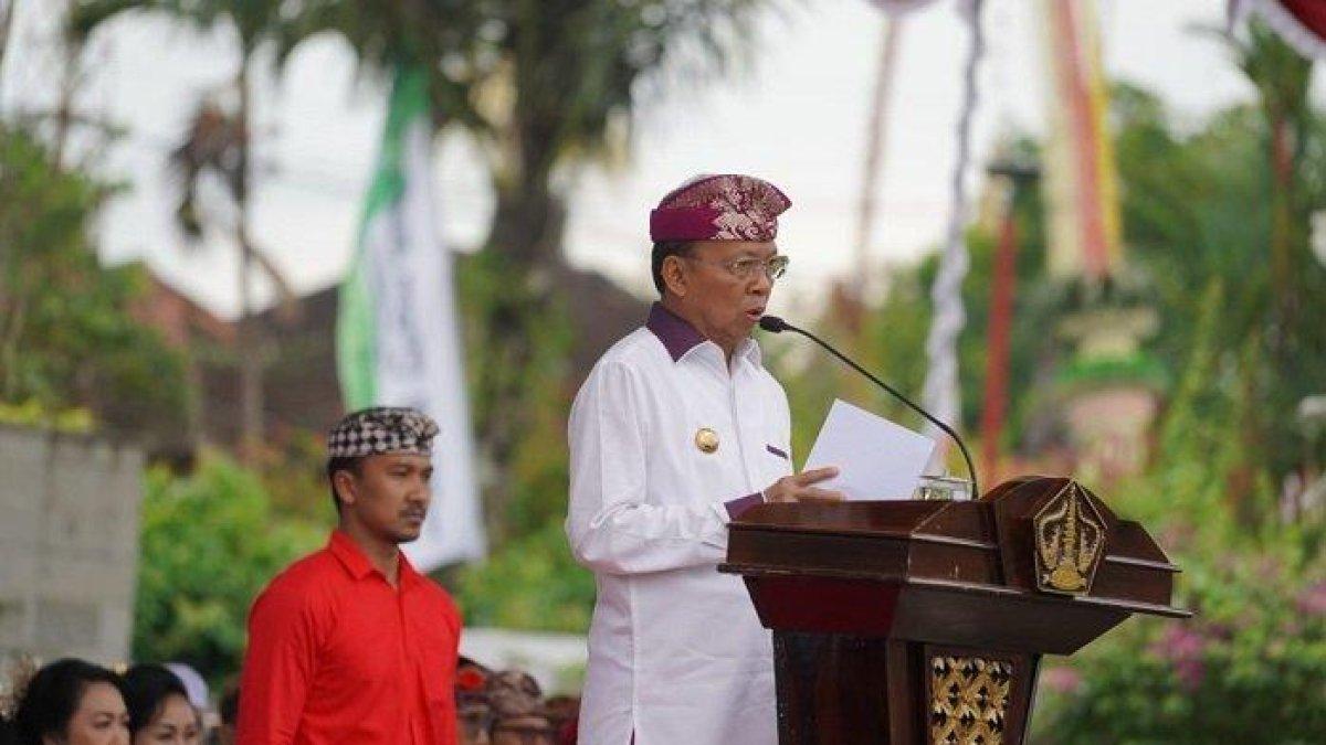 100 HARI KERJA - Wayan Koster merespons keluhan oleh Tony Wheeler soal kemacetan di Bali.
