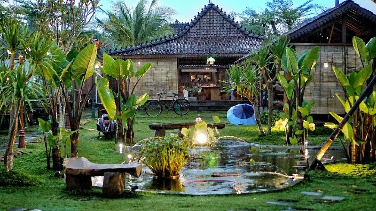 KULINER KHAS KLATEN: Suasana sejuk di wedang kopi prambanan