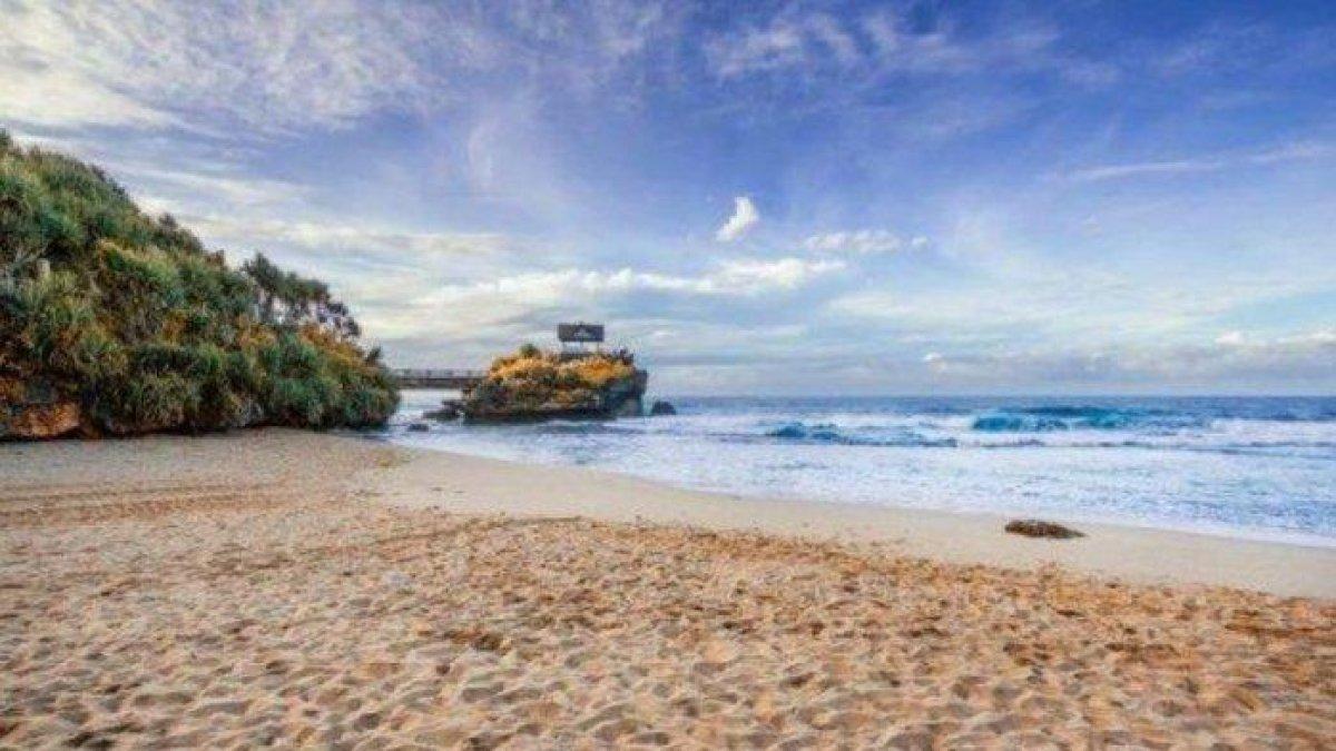WISATA AIR JOGJA - Wisata Pantai Pasir Putih Gunung Kidul Jogja, Pantai Kukup