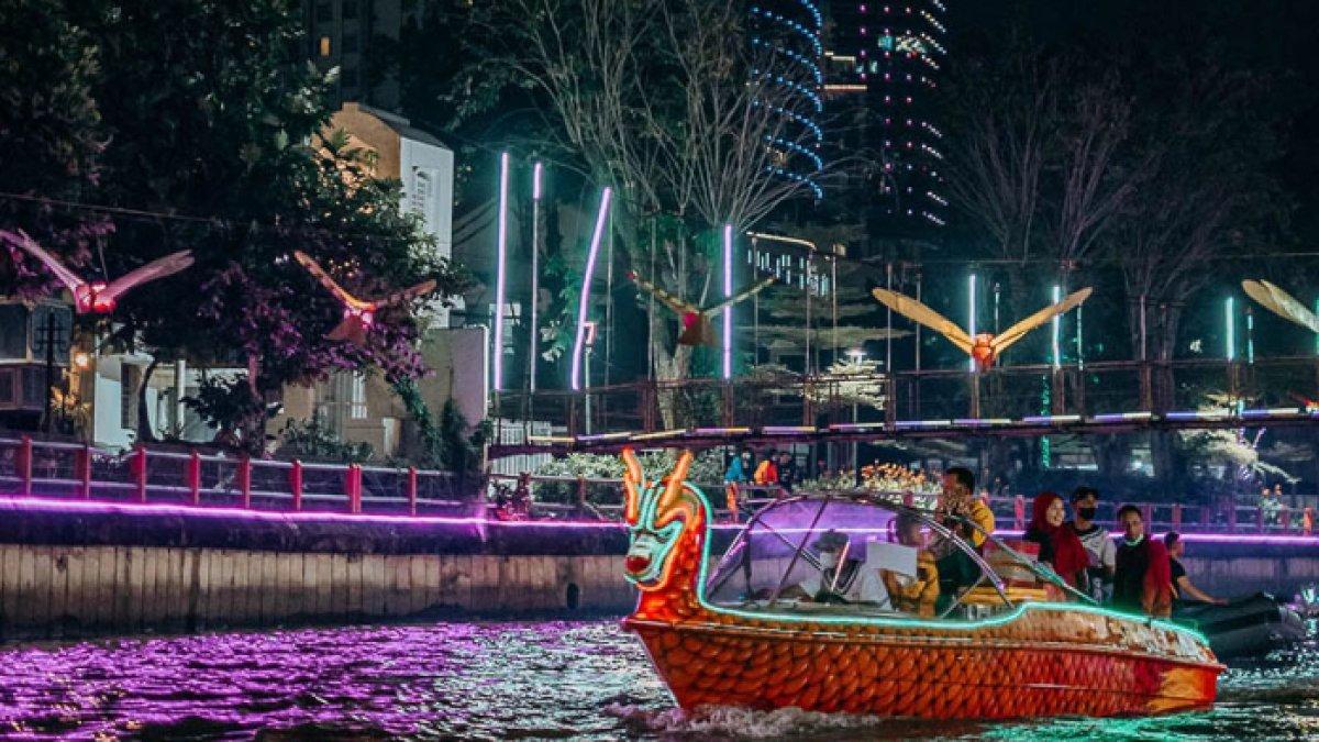WISATA SERU - Potret Wisata Perahu Kalimas disadur dari Kompas.com pada Jumat (28/3/2025).Wisata Perahu Kalimas berada di Surabaya, Jawa Timur.