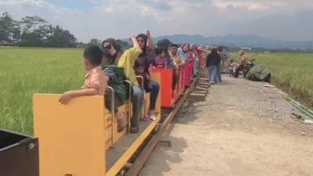 WISATA JAWA BARAT - Wisata kereta mini di Dangdeur Van Java, Jawa Barat yang lagi viral di medsos