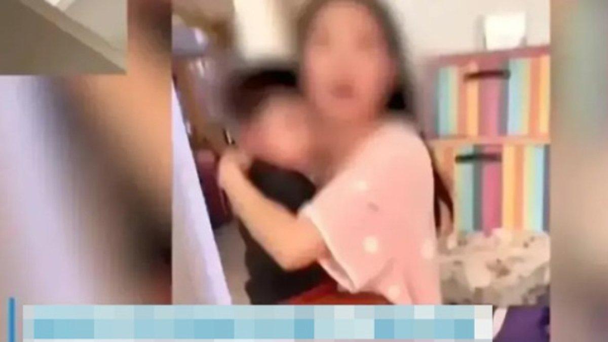 Yen terkejut melihat tetangga yang tinggal di lantai atas bersembunyi di lemari.