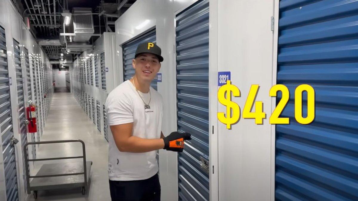 YouTuber Prieto Hunters membeli kios kosong seharga 420 Dollar Amerika Serikat.