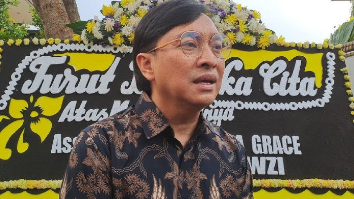 Yovie Widianto turut hadir melayat Marissa Haque