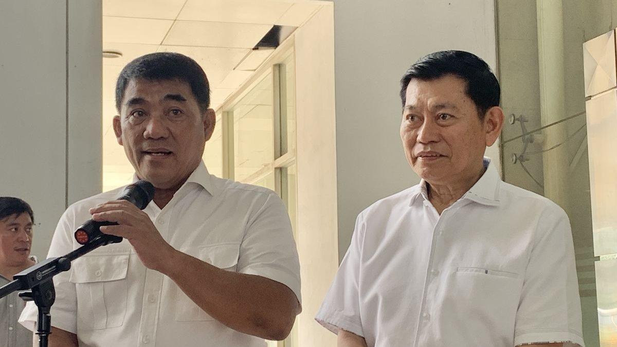 FOTO GUBERNUR - Yulius Selvanus Komaling (kiri) dan Victor Mailangkay (kanan) yang dilantik sebagai Gubernur dan Wakil Gubernur Sulawesi Utara (Sulut).