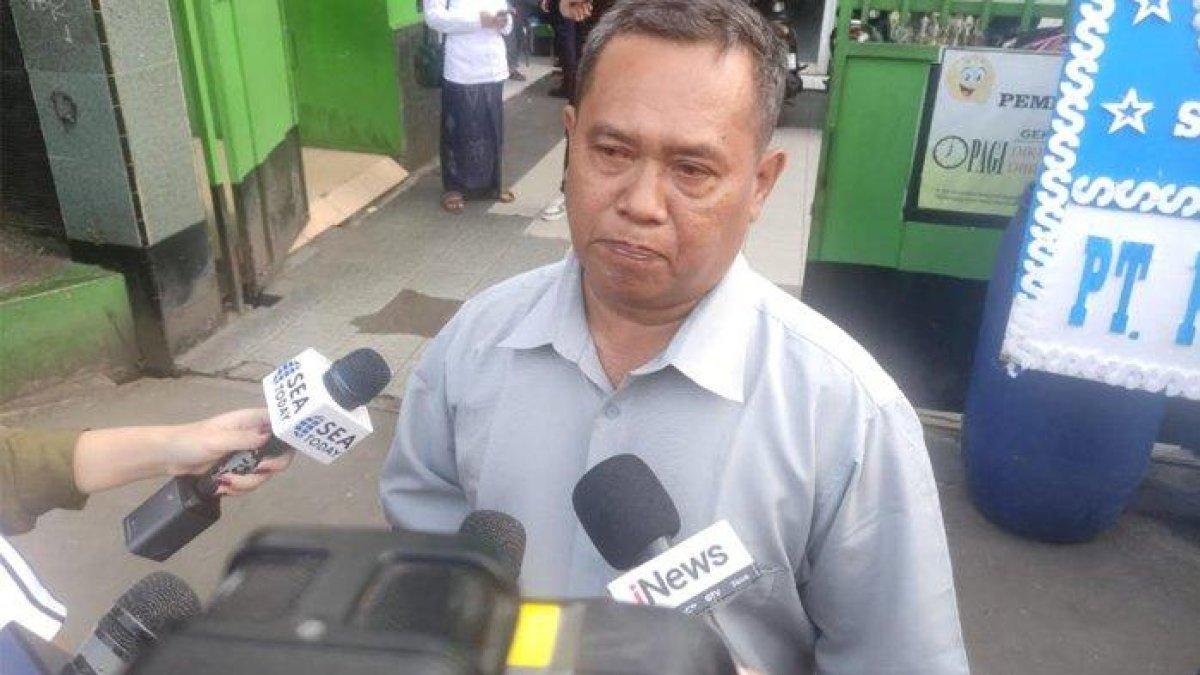 Zainal Arifin, adik kandung dari Suprayogi. Suprayogi adalah guru SMK Lingga Kencan, Sawangan, Depok