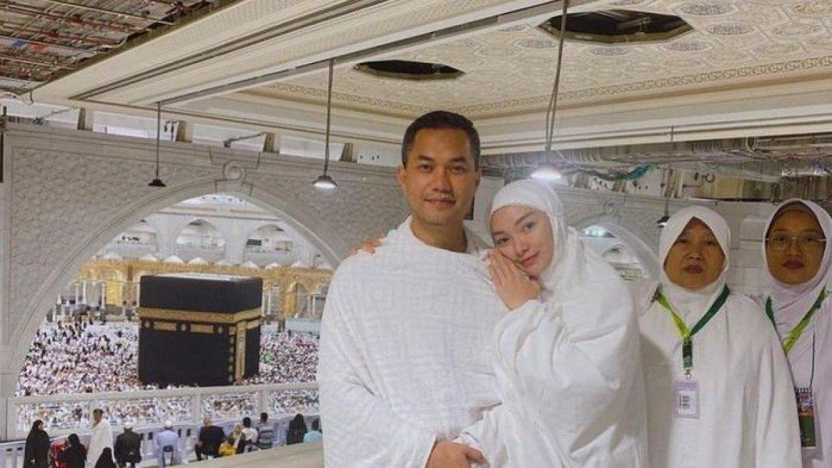 Zaskia Gotik dan suami jalani ibadah umrah