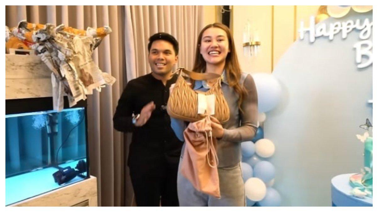 ULANG TAHUN AALIYAH MASSAID - Aurel Hermansyah beri kado tas mewah untuk Aaliyah Massaid