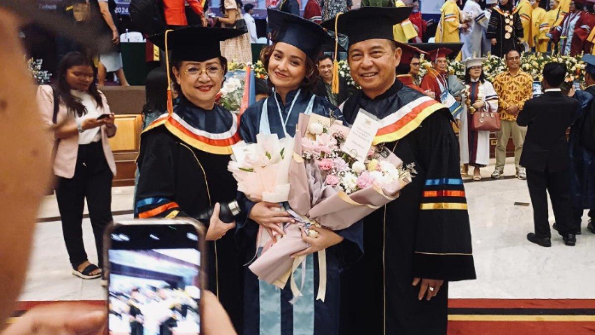 Acara wisuda Joanna Alexandra.