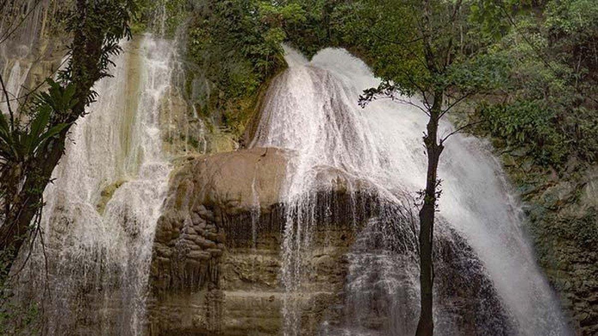 Pesona Air Terjun Karmon