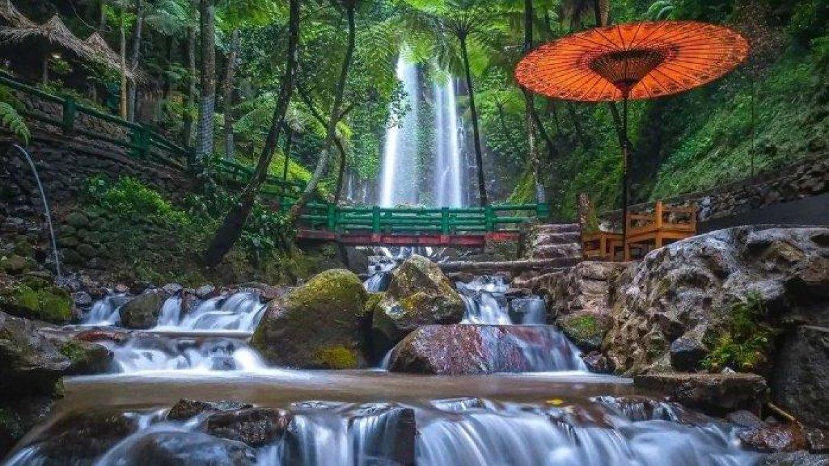 Air Terjun Jumog, tempat wisata alam populer di Ngargoyoso, Karanganyar, Jawa Tengah.