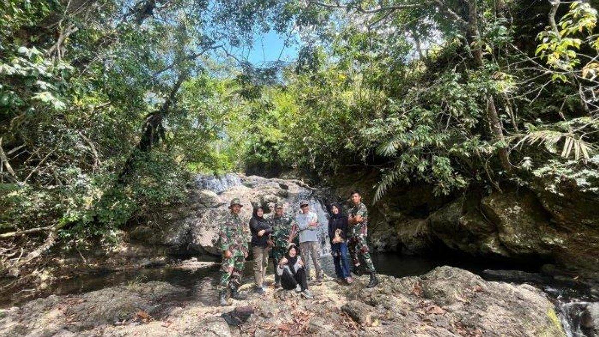 OBJEK WISATA – Potret Air Terjun Salebba, objek wisata hidden gem yang terletak di Desa Salebba, Kecamatan Ponre, Kabupaten Bone.