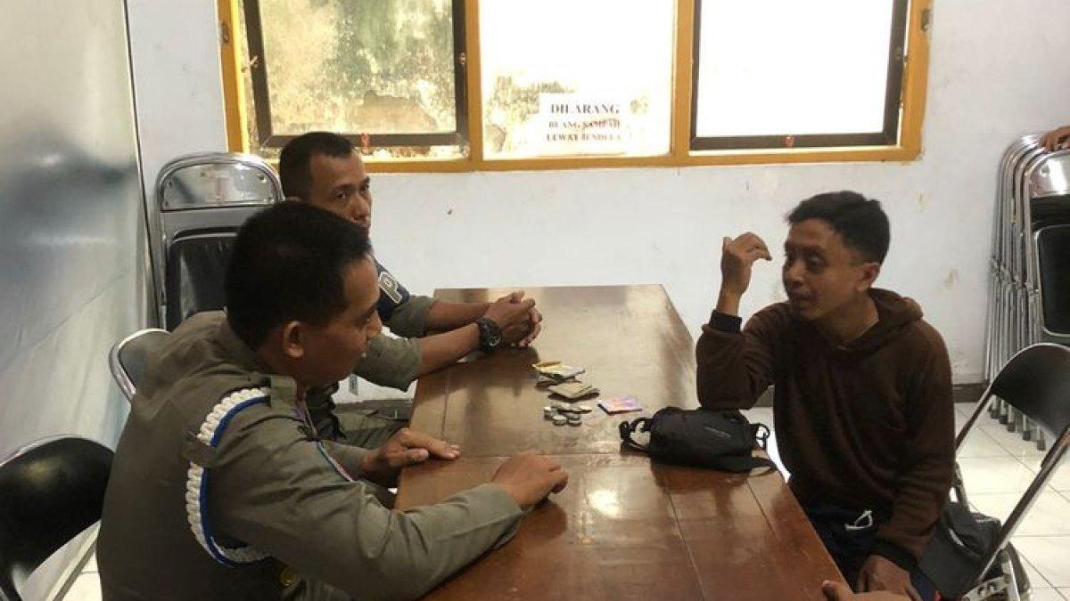 AM (39), pria yang videonya viral memeluk LC diamankan saat mengemis pada Selasa (4/7/2023) siang.