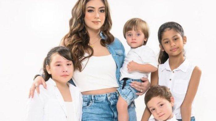 Anak-anak Cceline Evangelista.