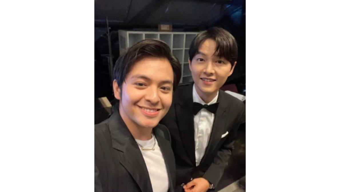Angga Yunanda saat bersama Song Joong Ki.