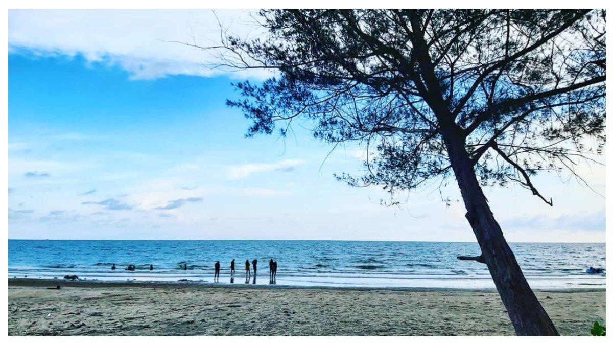 Suasana di Pantai Angsana