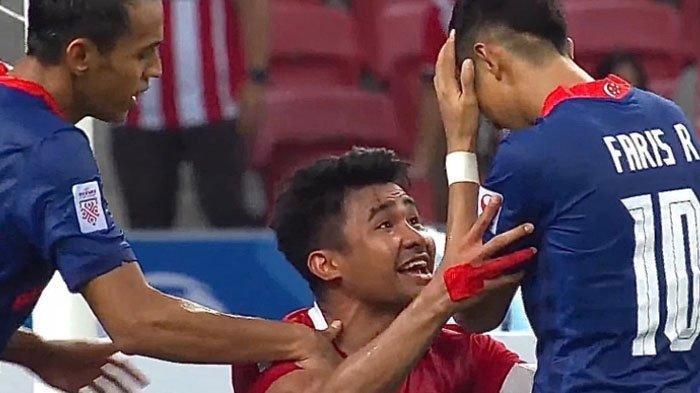 ASWANI MANGKUALAM - Asnawi Mangkualam, disebut mengucapkan thank you ke striker Singapura Faris Ramli, setelah gagal mencetak penalti di Piala AFF 2021, Sabtu (25/12/2021). Tingkah tengil Asnawi Mangkualam.