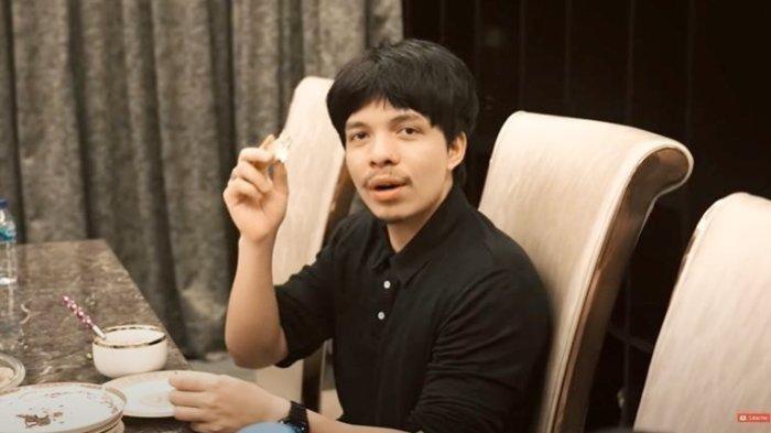 Atta Halilintar bagi-bagi THR ke karyawan hingga habiskan uang Rp 3 miliar.