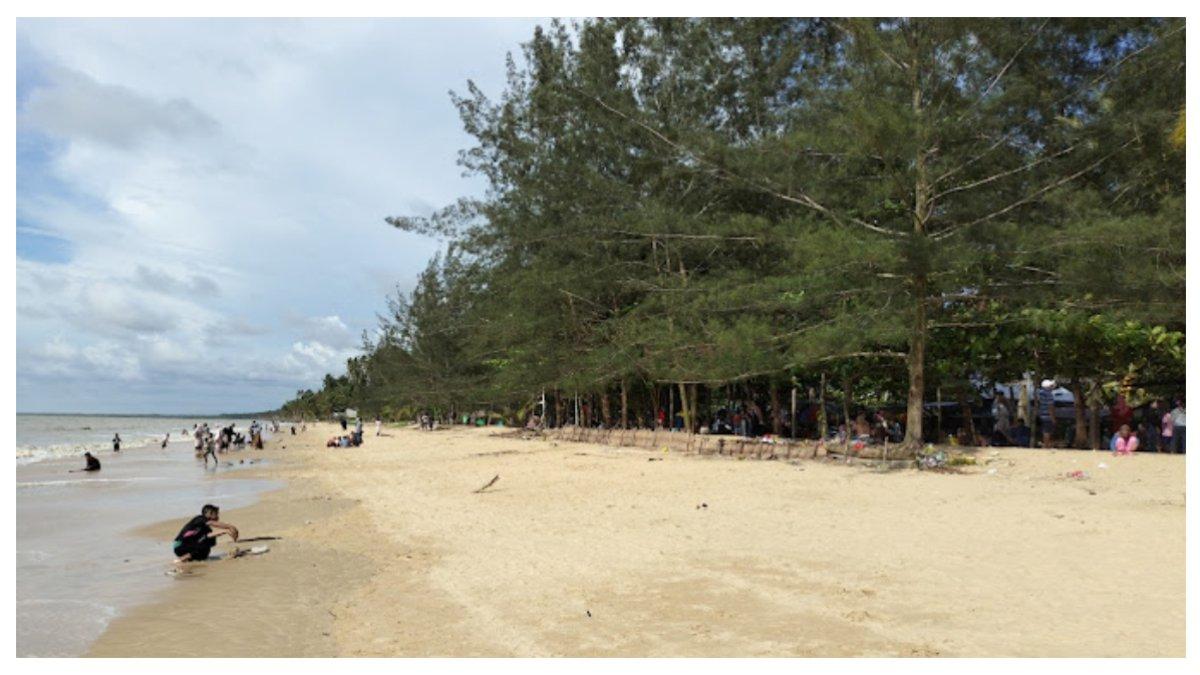 Suasana di sekitar bibir pantai bahari jawai
