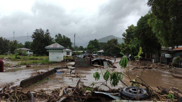 Banjir bandang di Kecamatan Adonara Timur, Flores Timur, NTT, Minggu (04/04/2021).