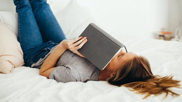 Ilustrasi melamun memikirkan doi