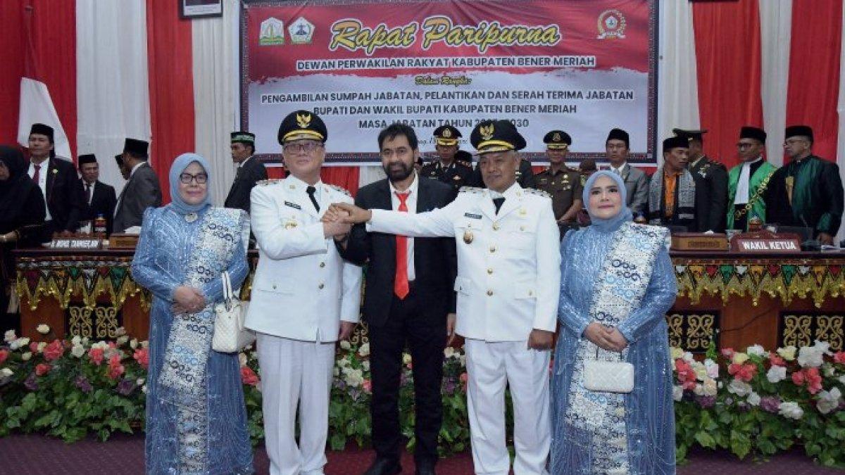 PROFIL KEPALA DAERAH - Ir. H. Tagore Abubakar dan Ir. Armia resmi dilantik sebagai Bupati dan Wabup Bener Meriah Oleh Gubernur Aceh.
