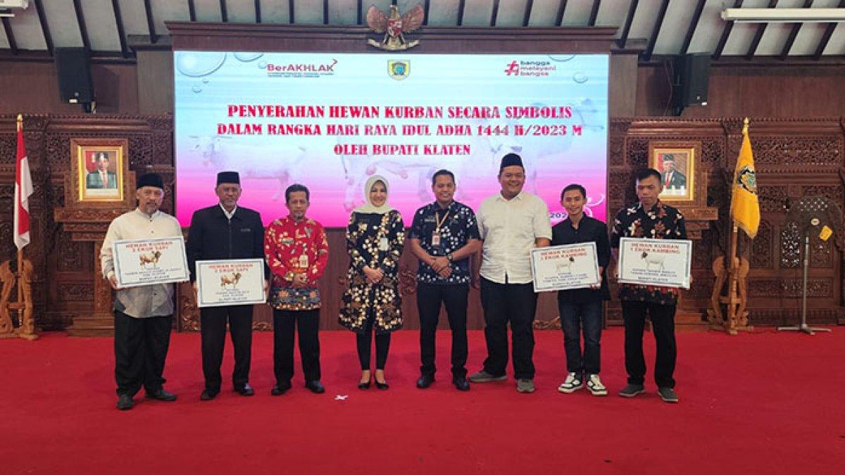 Bupati Klaten Sri Mulyani dan hewan kurban dari ASN Klaten
