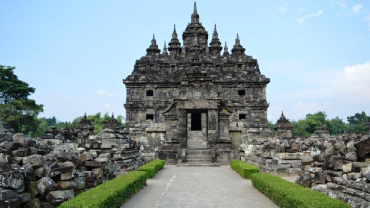 OBYEK WISATA KLATEN - Kemegahan arsitektur Candi Plaosan. Mitos Candi Plaosan berbading terbalik dengan Candi Prambanan.