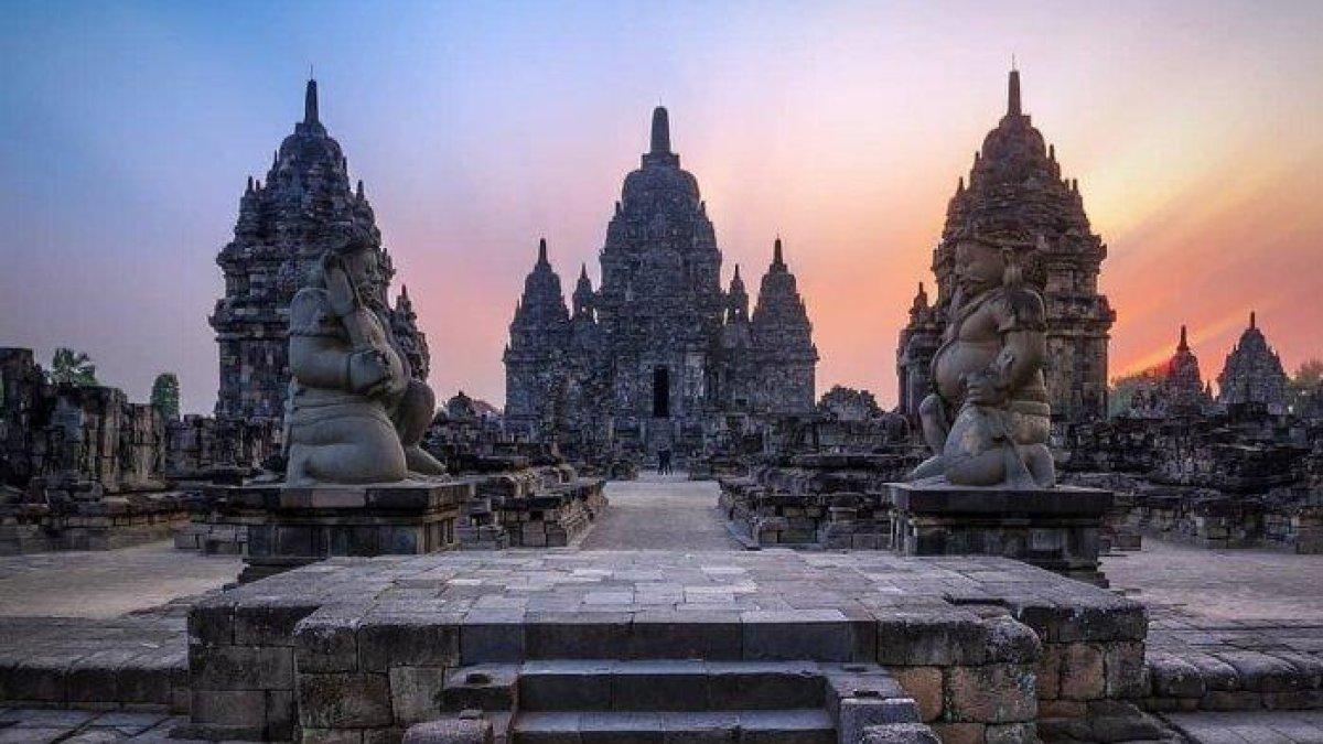 WISATA SEJARAH KLATEN: Suasana sore dan tenang di candi sewu
