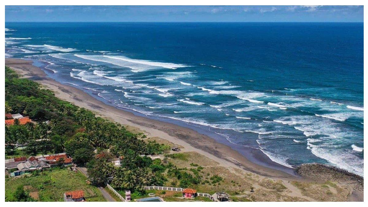 Pantai Cipatujuah