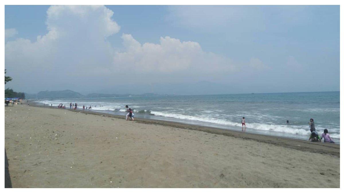 Suasana di Pantai Citepus