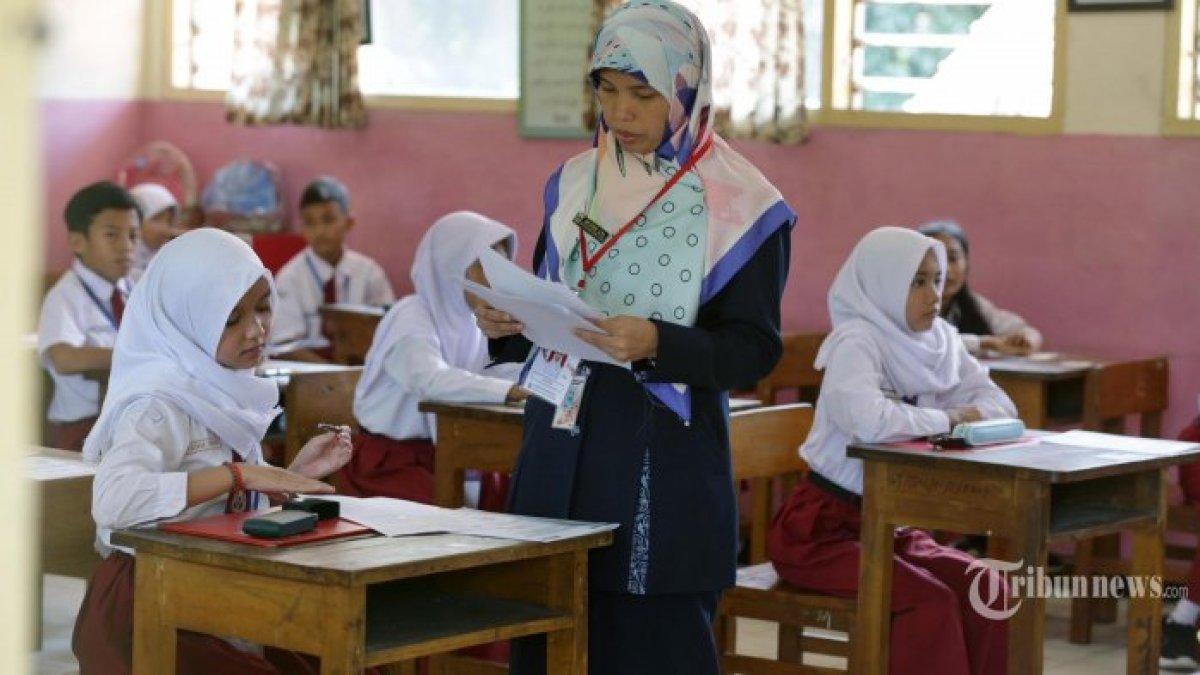 Contoh soal Ujian Sekolah Pendidikan Agama Islam (PAI) Kelas 6 SD pilihan ganda lengkap dengan kunci jawaban.