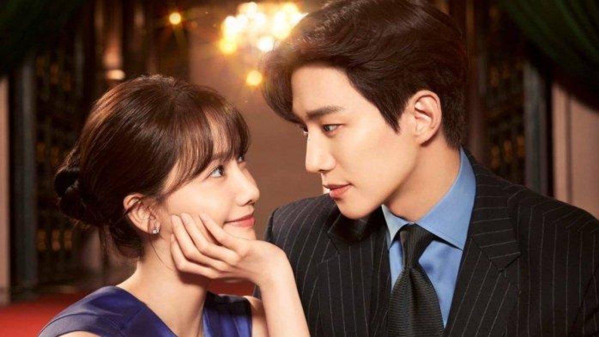 Cover King The Land - Yoona dan Lee Junho dikabarkan berpacaran selama mengikuti syuting Drama Korea yang sedang tayang.