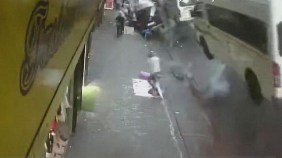 Detik-detik meledaknya jalan raya di kota Johannesburg, Afrika Selatan.