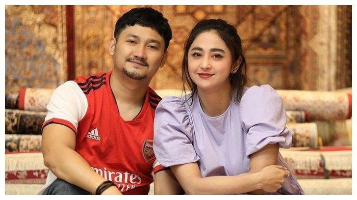 Dewi Perssik dan sang mantan suami, Angga Wijaya .