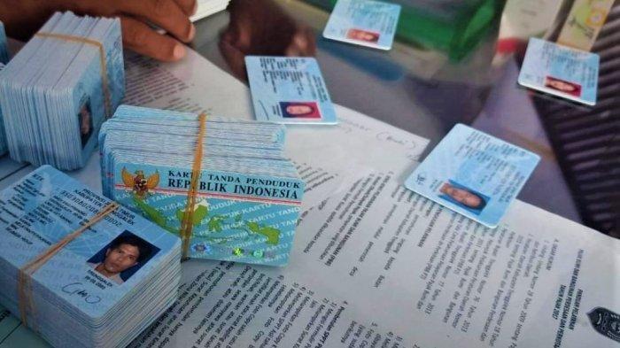 Penduduk, Masyarakat, dan Warga Negara adalah sebuah istilah yang berbeda akan tetapi, meiliki arti yang sama
