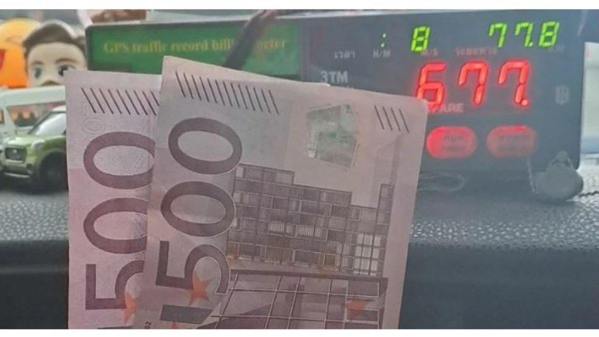 driver mendapatkan tip sangat banyak dari penumpang.