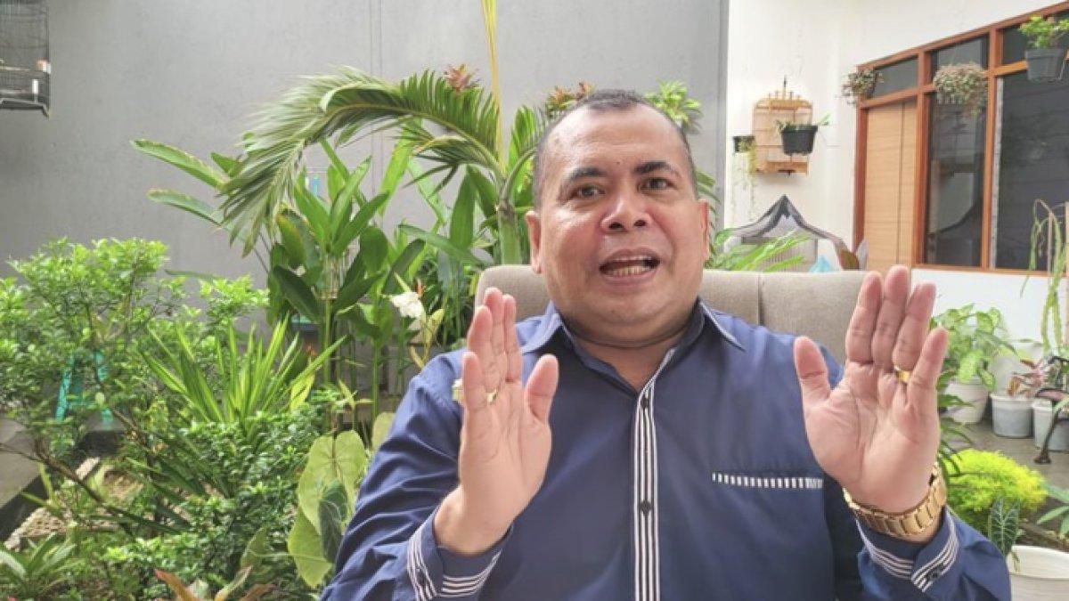 Dulu jadi tukang sapu dan satpam, gajinya kecil, kini dilantik jadi Wamendesnya Jokowi