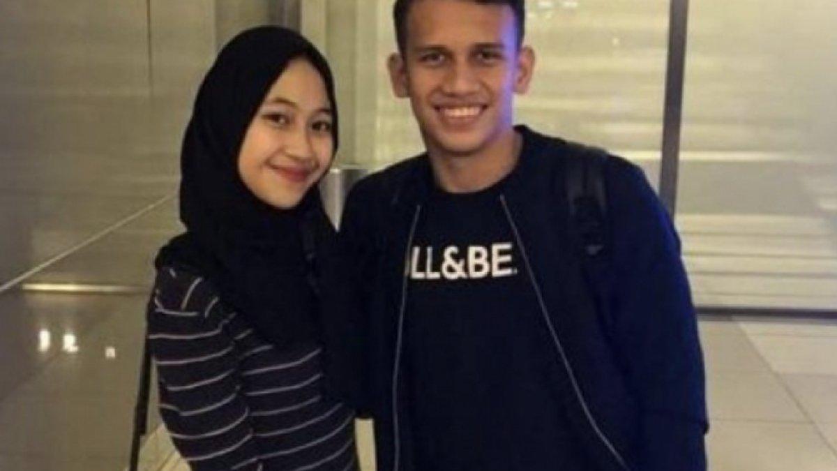 Egy dan Adiba pamer potret romantis