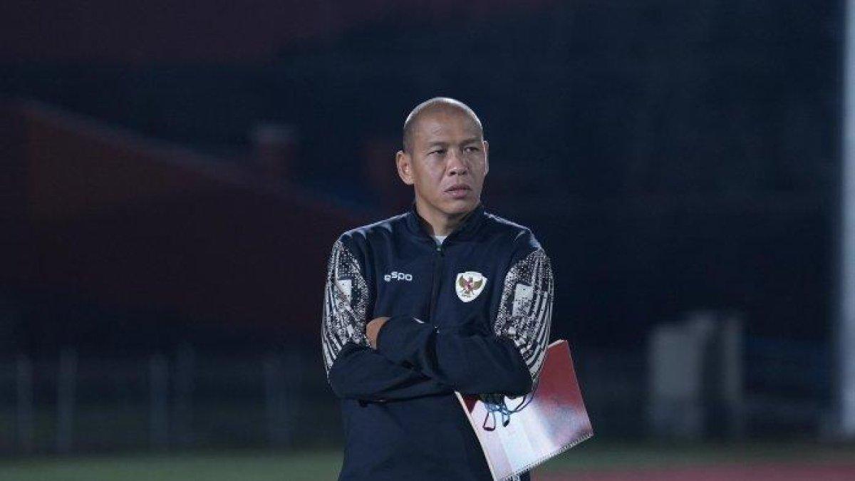 NOVA ARIANTO - Pelatih Timnas Indonesia U-17 Nova Arianto meminta kepada para pemainnya untuk tetap menjaga fokus pada laga kontra Vietnam, Rabu (3/7/2024). Nova Arianto sukses sebagai pelatih Timnas Indonesia.