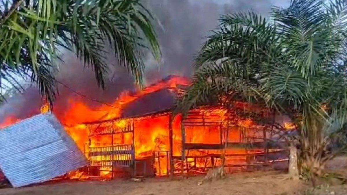 Emak-emak di Riau bakar warung remang-remang yang diduga tempat prostitusi