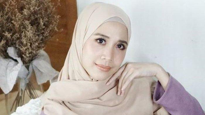 Fanny Fabriana dinikahi pengusaha mebel.