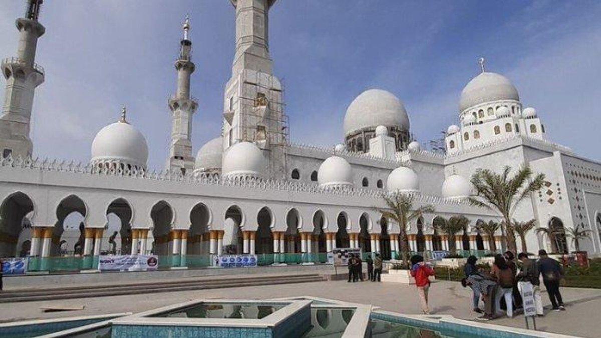 Foto Masjid Raya Sheikh Zayed Solo yang diresmikan pada Senin (14/11/2022)