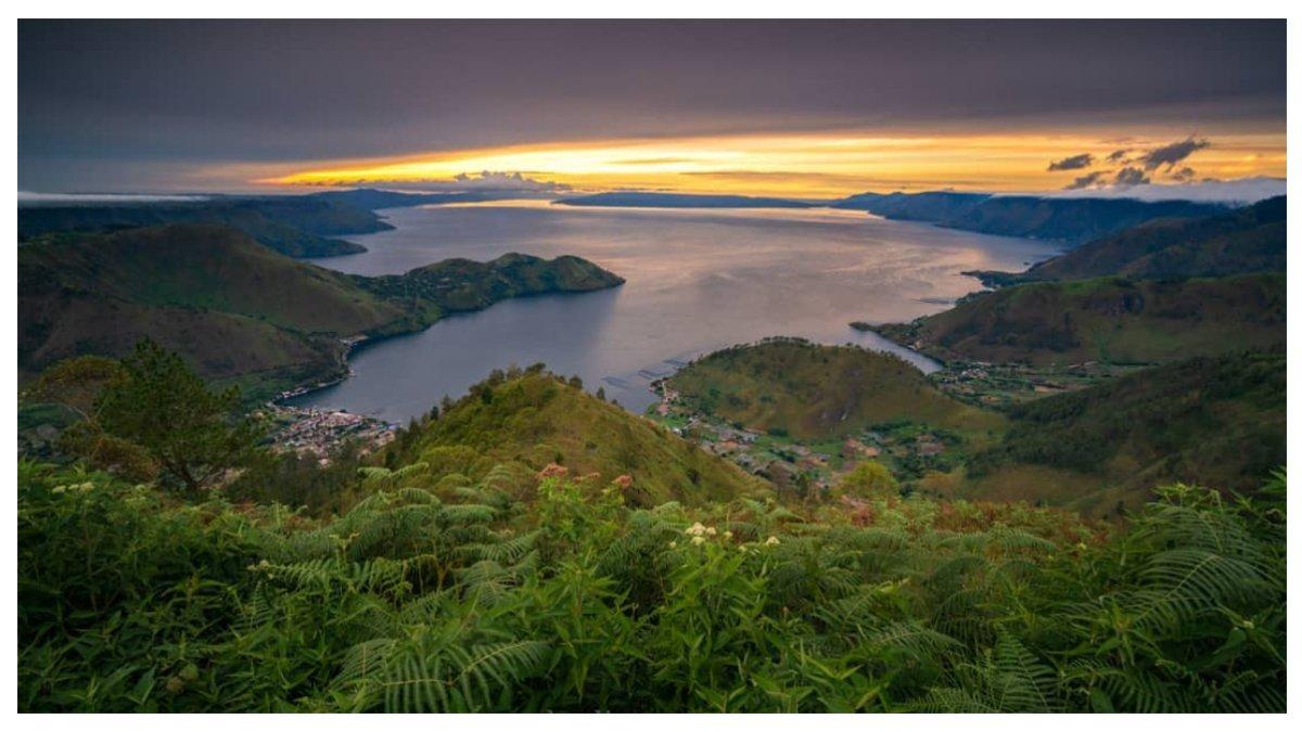 Pemandangan danau toba dari bukit gajah bobok